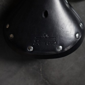 Selle de vélo en cuir noir